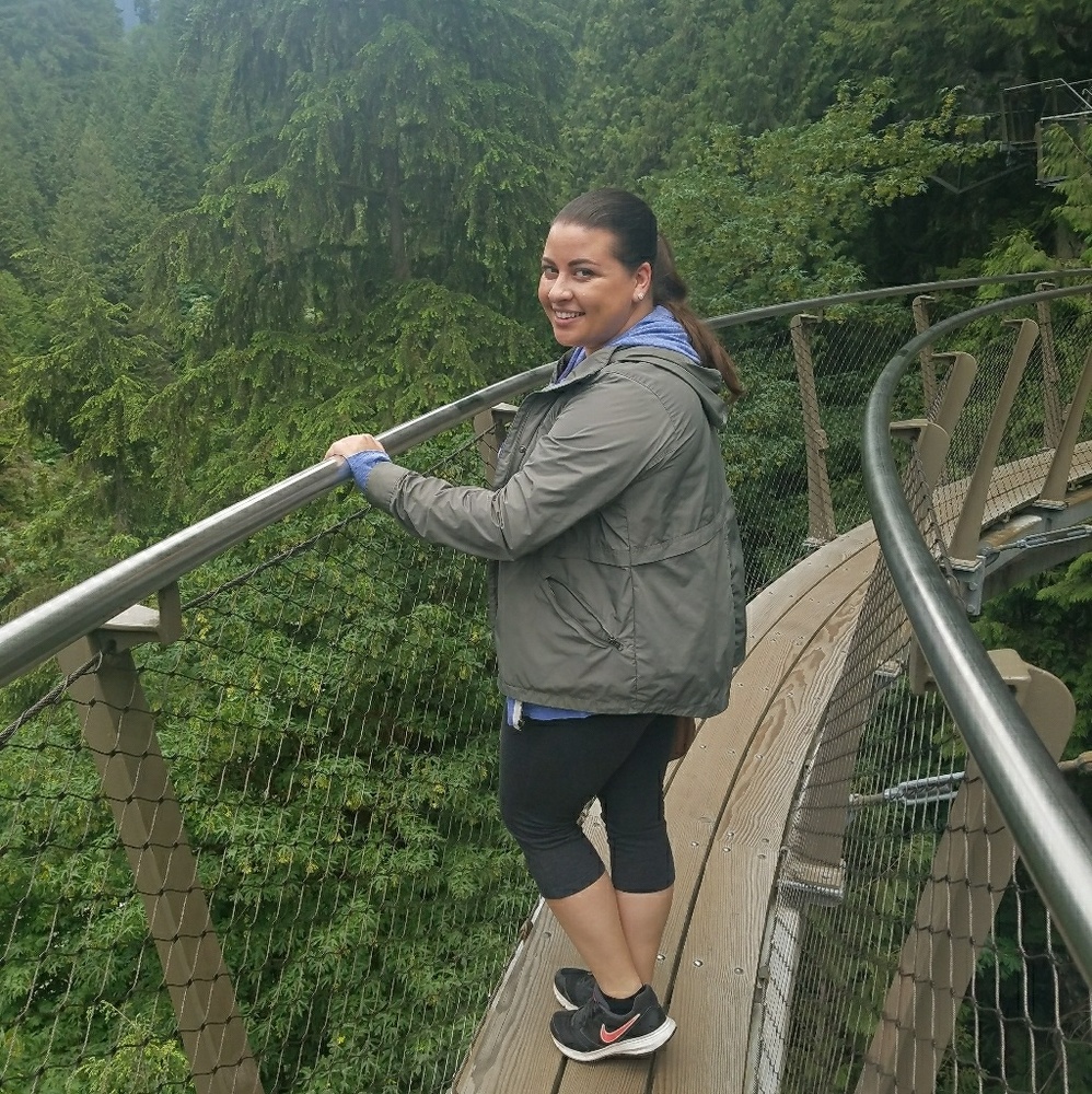 Meet your Posher, Lauren!
